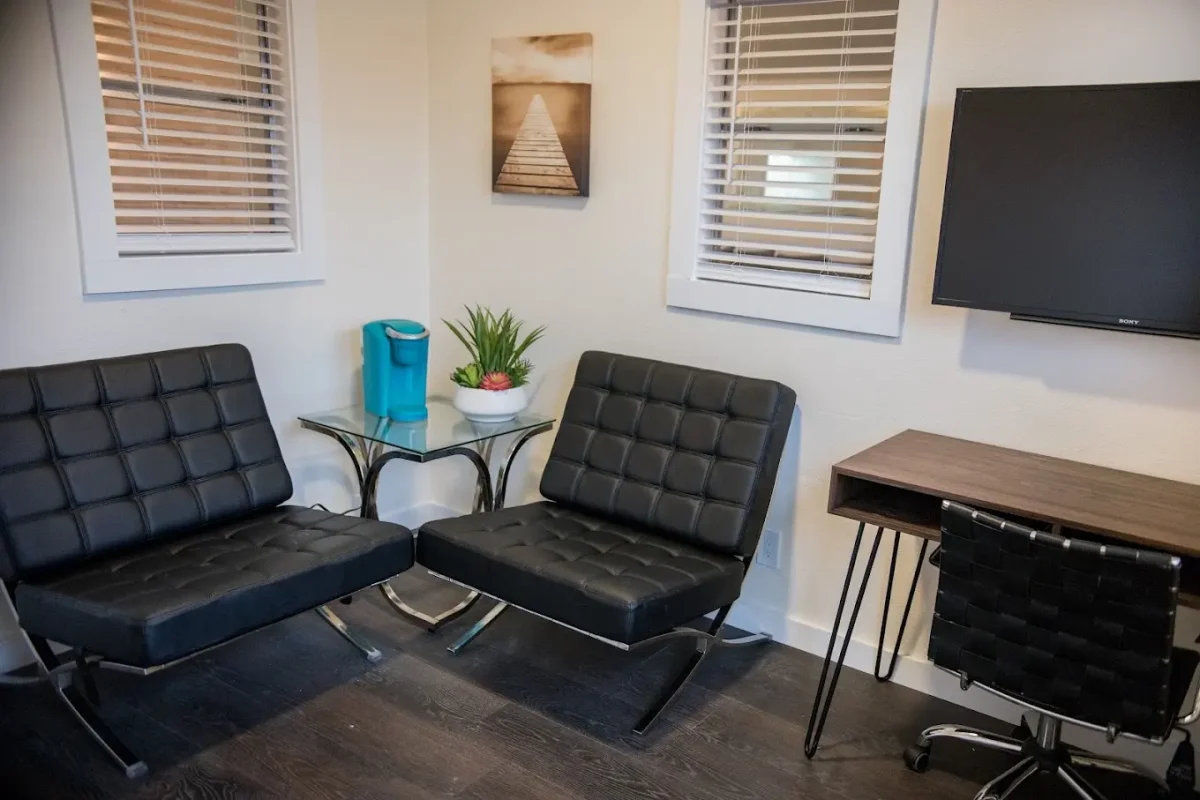 Client lounge at South Meadows Recovery partial hospitalization program in Austin, TX